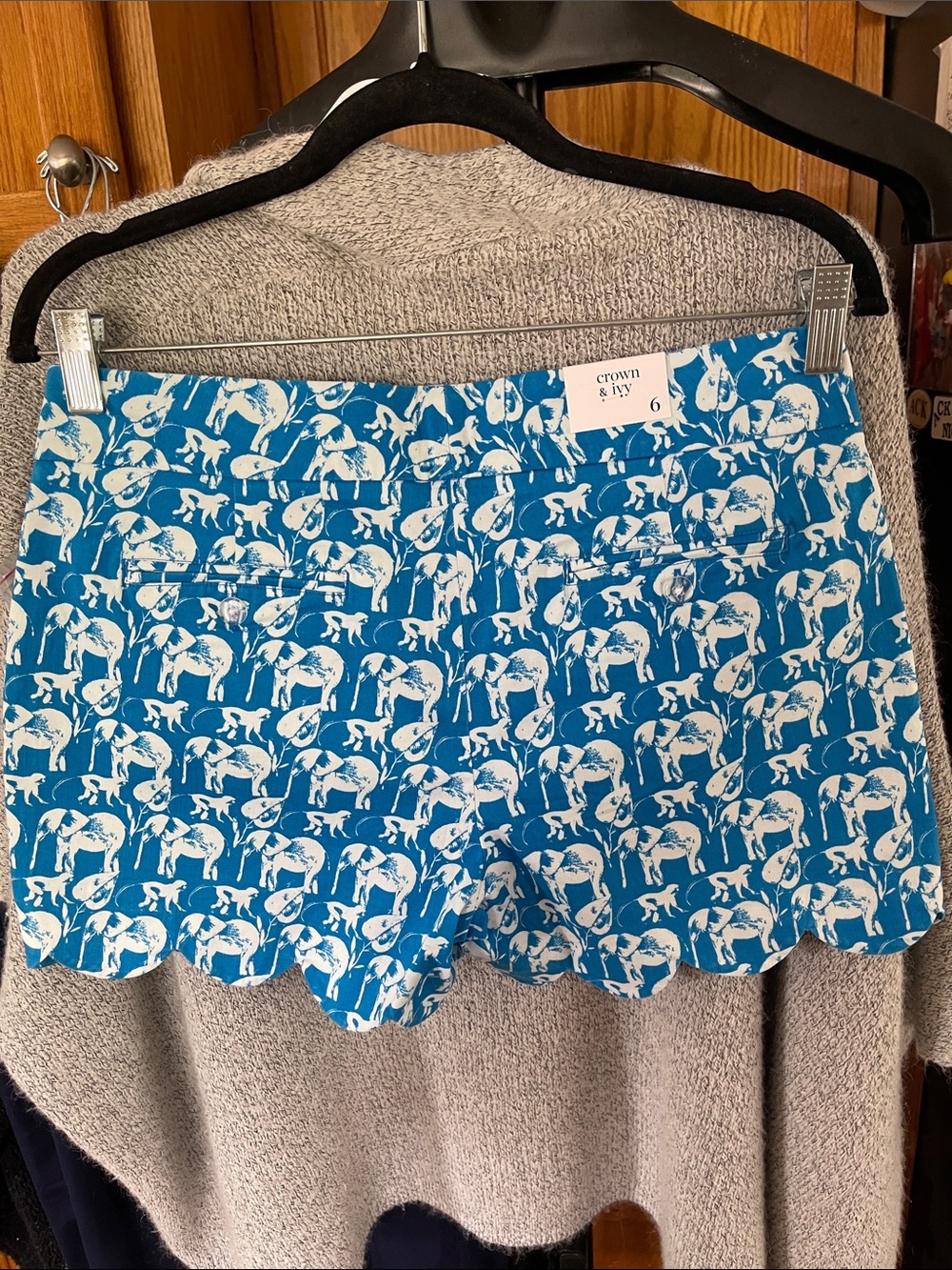 Crown & Ivy Blue White Elephant Monkey Scalloped Short Size 6 - Picture 8 of 10